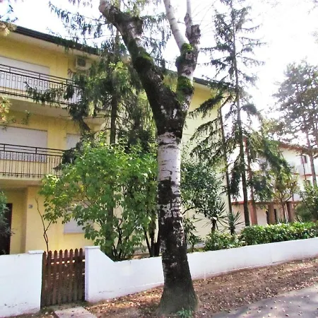 Apartment Amazing In Caorle With Communal Pool
